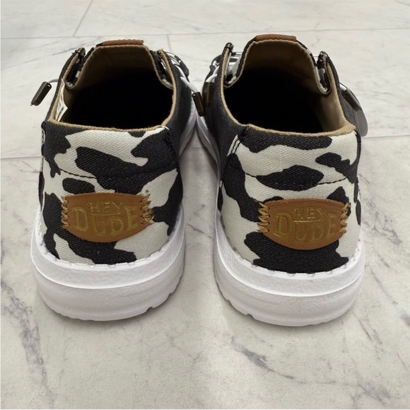 Hey Dude Wendy Animal Black Cow Loafers slip on size 6 - Picture 5 of 6